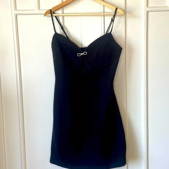 The Black V Neck Cutout  Sleeveless Mini Dress size med LBD sexy rhinestone bow - Picture 5 of 16